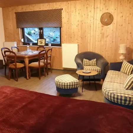 Ferienwohnung Lindenallee Hunolstein شقة
